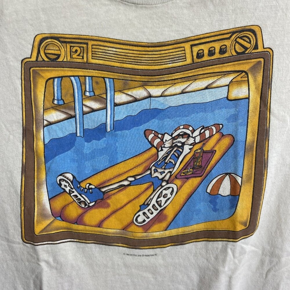 Vintage 1985 Grateful Dead Mens T Shirt Skeleton On Raft In Pool On TV Hanes XL